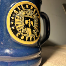 Load image into Gallery viewer, Mug Silencio Coffee Heritage Blue
